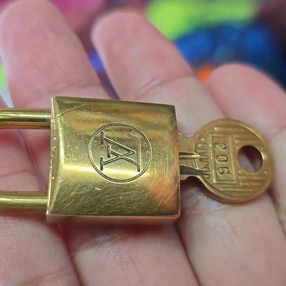Louis Vuitton Lock and Key #206 - Picture 5 of 5